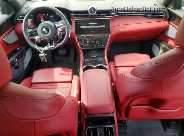 ZN682AVM7P7442532 2023 MASERATI GRECALE Silver Dashboard view