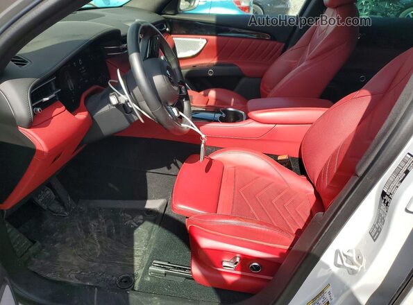 ZN682AVM7P7442532 2023 MASERATI GRECALE Silver Front interior view