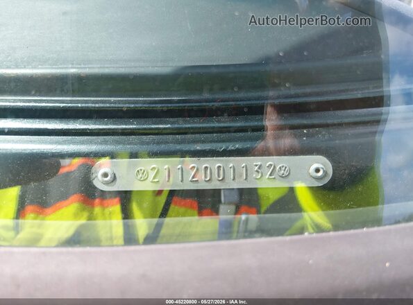 2112001132 1970 VOLKSWAGEN VANAGON Cream Vista del compartimento del motor