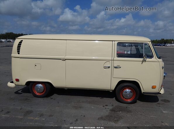 2112001132 1970 VOLKSWAGEN VANAGON Cream Vista interior trasera
