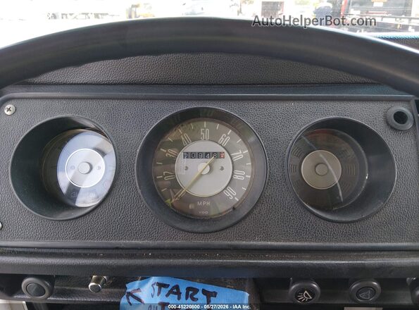 2112001132 1970 VOLKSWAGEN VANAGON Cream Vista de los asientos traseros