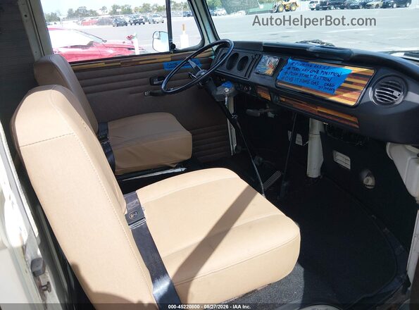 2112001132 1970 VOLKSWAGEN VANAGON Cream Vista interior delantera