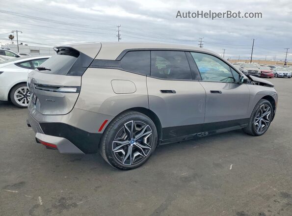 WB523CF08RCP61875 2024 BMW IX Gray Front right