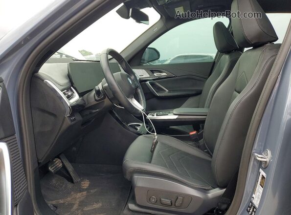 WBX73EF04S5055795 2025 BMW X1 Blue Вид панелі приладів