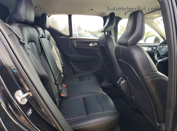 YV4162UK6N2761960 2022 VOLVO XC40 Black 