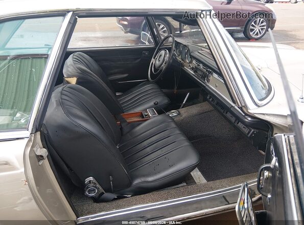 11304412017673 1971 MERCEDES-BENZ 280SL Beige Front interior view