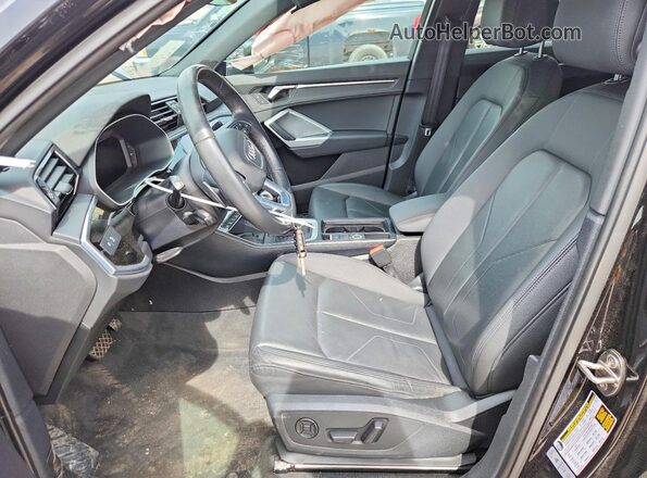 WA1EECF33M1059953 2021 AUDI Q3 Black Առջևի վահանակի տեսք