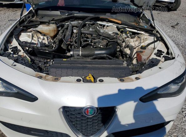ZARFAEEN9H7560780 2017 ALFA ROMEO GIULIA White 