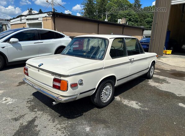 4280399 1974 BMW 2000 White Вид спереду