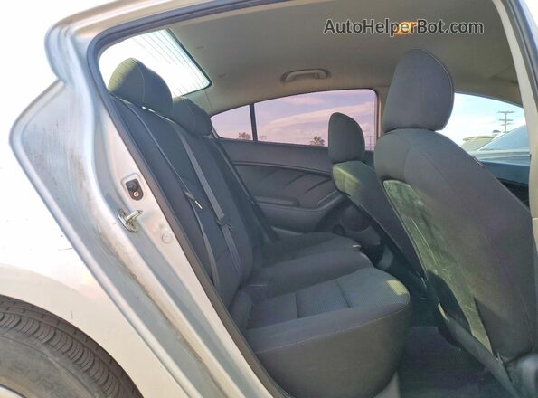 3KPFK4A7XHE156993 2017 KIA FORTE Silver 