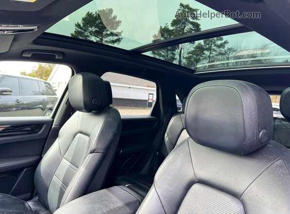 WP1AA2AY3KDA00814 2019 PORSCHE CAYENNE Blue Widok tylnych siedzeń