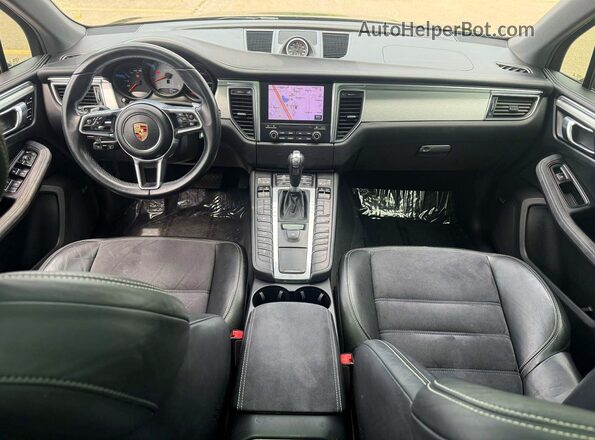 WP1AG2A51HLB56322 2017 PORSCHE MACAN Black 