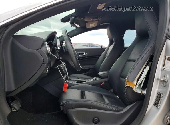 WDDSJ4GB5JN507250 2018 MERCEDES-BENZ CLA-CLASS Silver Widok deski rozdzielczej