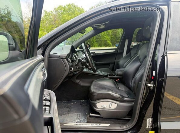 WP1AG2A51HLB56322 2017 PORSCHE MACAN Black 