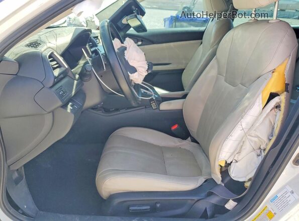 19XZE4F92NE007875 2022 HONDA INSIGHT Белый Вид салона спереди