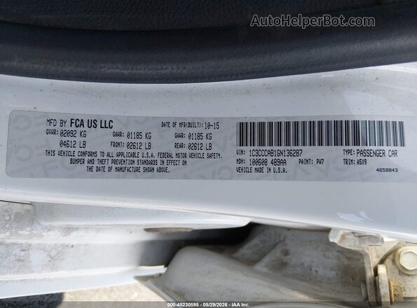 1C3CCCAB1GN136287 2016 CHRYSLER 200 White ძრავის განყოფილების ხედი