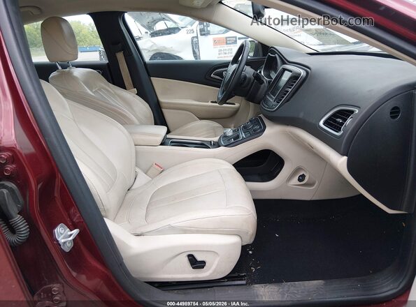 1C3CCCAB3HN501473 2017 CHRYSLER 200 Красный Вид салона спереди