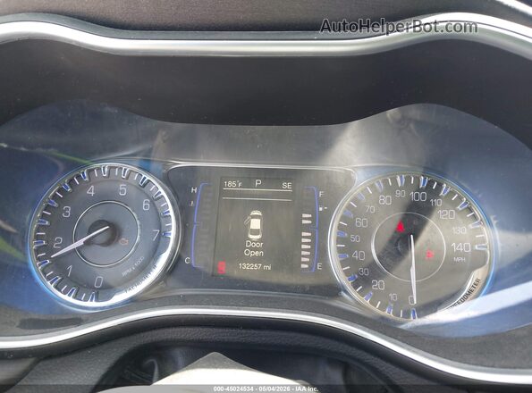 1C3CCCFB3HN502437 2017 CHRYSLER 200 Бежевый Вид задних сидений