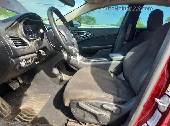 1C3CCCFB7HN509696 2017 CHRYSLER 200 Красный Вид салона спереди