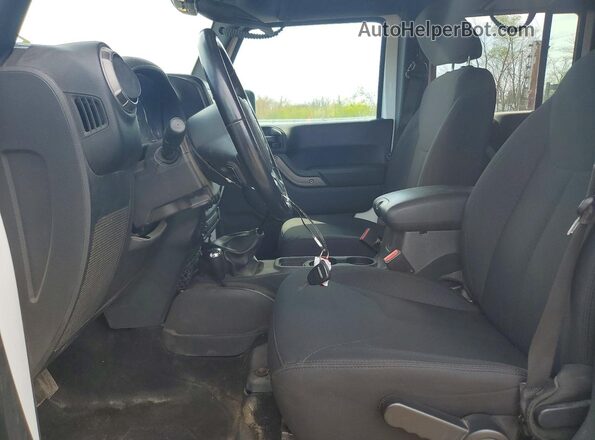 1C4BJWDG0JL895876 2018 JEEP WRANGLER Белый Вид салона спереди