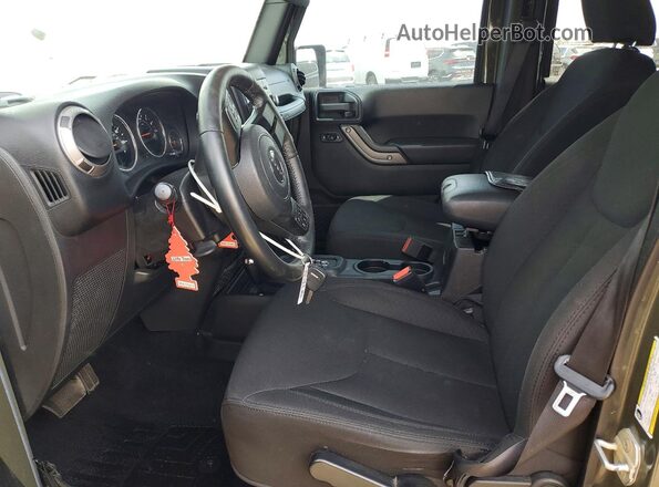 1C4BJWDG1GL130068 2016 JEEP WRANGLER Зеленый Вид салона спереди