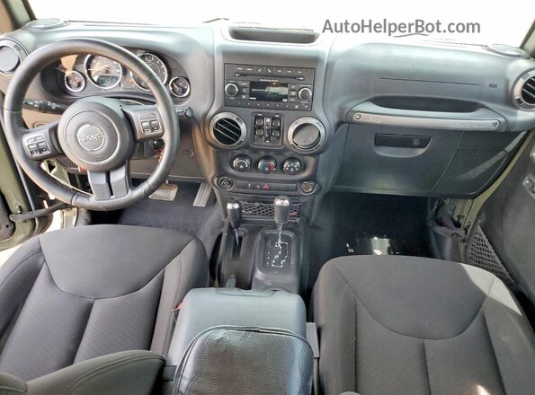 1C4BJWDG1GL130068 2016 JEEP WRANGLER Зеленый Вид панели приборов