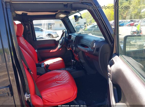 1C4BJWDG1GL303829 2016 JEEP WRANGLER UNLIMITED Черный Вид салона спереди