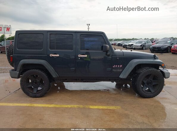 1C4BJWDG1HL624447 2017 JEEP WRANGLER UNLIMITED Gray Widok wnętrza z tyłu