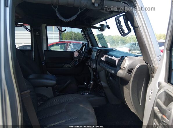 1C4BJWDG2GL144528 2016 JEEP WRANGLER UNLIMITED Silver წინა სალონის ხედი