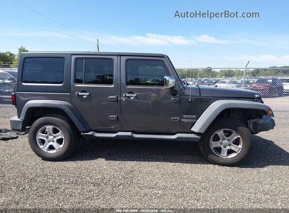 1C4BJWDG2GL221494 2016 JEEP WRANGLER UNLIMITED Gray Вид задньої частини салону