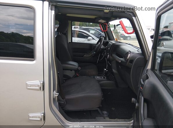1C4BJWDG2HL598618 2017 JEEP WRANGLER UNLIMITED Silver წინა სალონის ხედი