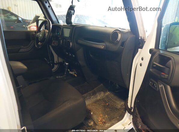 1C4BJWDG5JL889863 2018 JEEP WRANGLER White Вид салону спереду