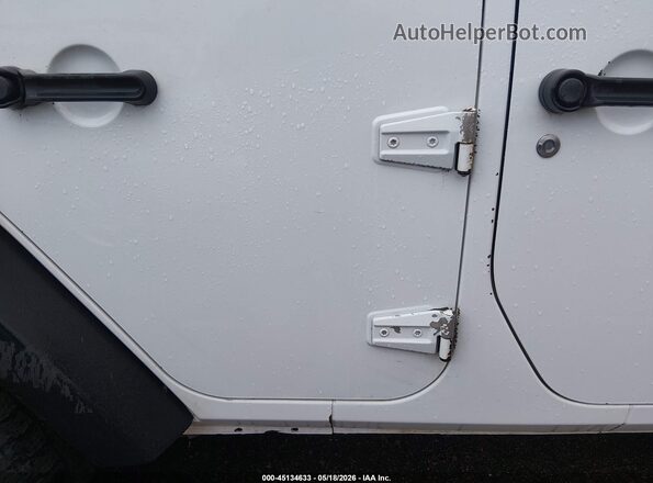 1C4BJWDGXGL141067 2016 JEEP WRANGLER UNLIMITED White Front view