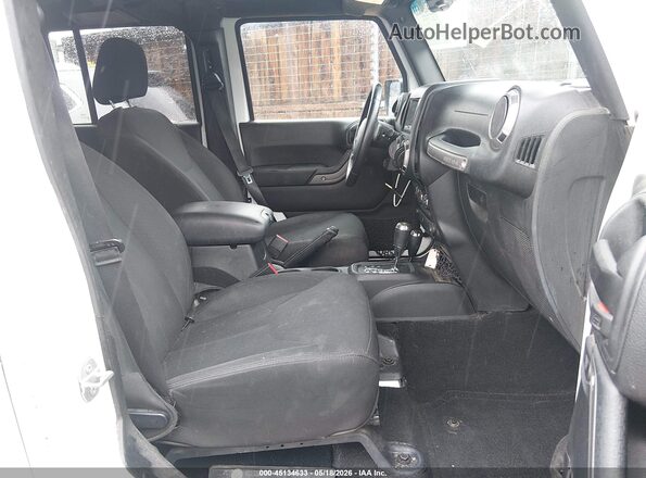 1C4BJWDGXGL141067 2016 JEEP WRANGLER UNLIMITED White Front interior view