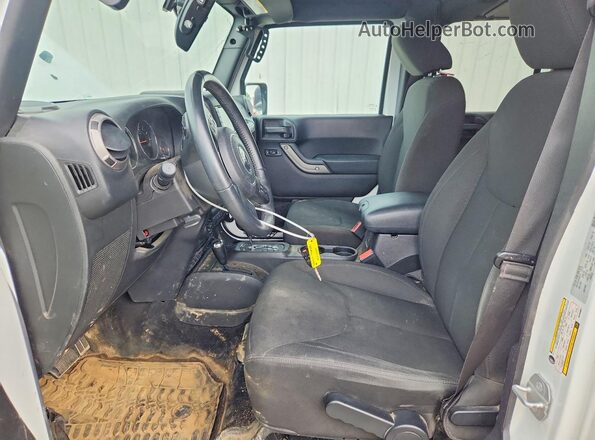 1C4BJWDGXGL161027 2016 JEEP WRANGLER Белый Вид салона спереди