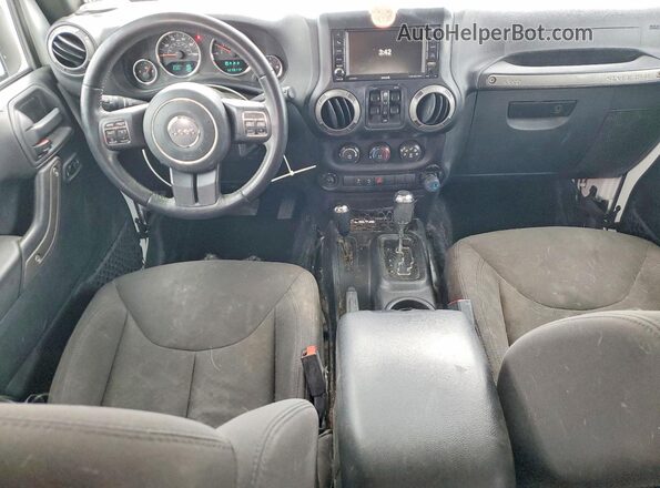 1C4BJWDGXHL510446 2017 JEEP WRANGLER White Widok deski rozdzielczej