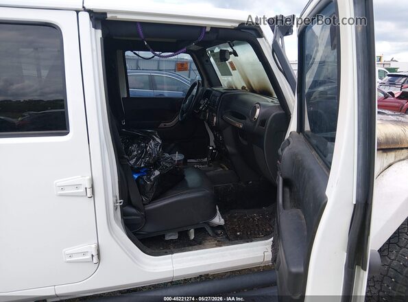 1C4BJWEG2GL285095 2016 JEEP WRANGLER UNLIMITED White Front interior view