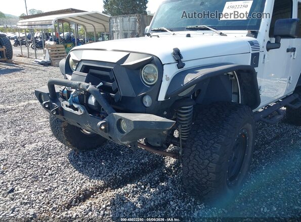 1C4HJWDG4GL172535 2016 JEEP WRANGLER UNLIMITED White Vista frontal