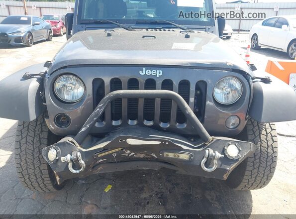 1C4HJWDG8JL927595 2018 JEEP WRANGLER Gray Widok z przodu