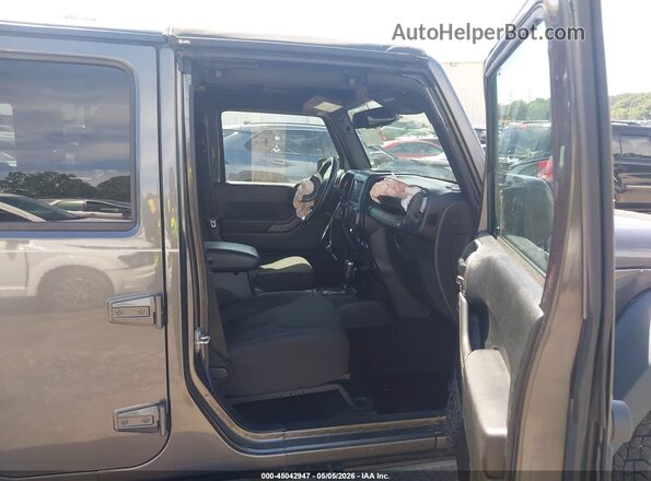1C4HJWDG8JL927595 2018 JEEP WRANGLER Gray Widok wnętrza z przodu