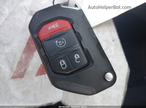 1C4JJXP67PW554745 2023 JEEP WRANGLER Белый Вид панели приборов