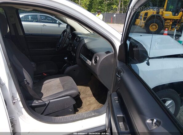 1C4NJCBA1GD670492 2016 JEEP COMPASS White Front interior view