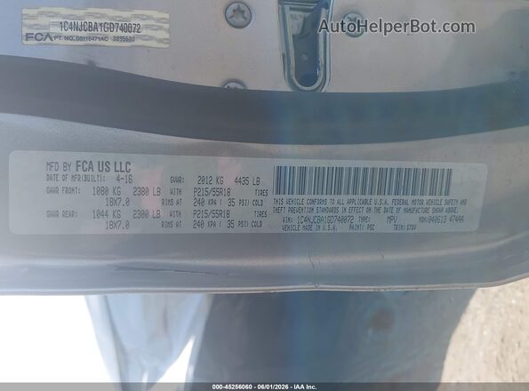 1C4NJCBA1GD740072 2016 JEEP COMPASS Silver Vista del compartimento del motor