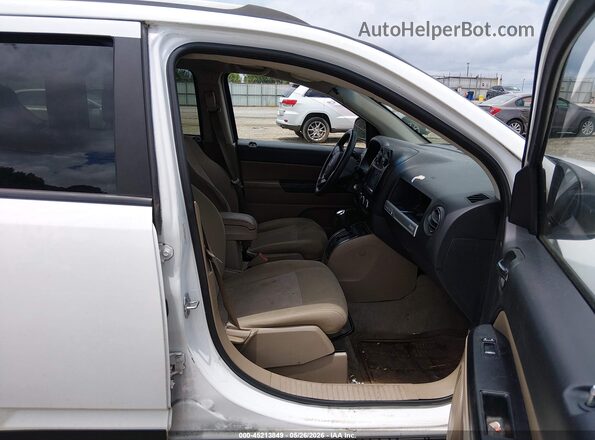 1C4NJCBA4HD123976 2017 JEEP COMPASS White Вид салону спереду