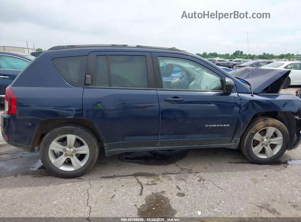1C4NJCBAXGD611974 2016 JEEP COMPASS Blue Rear interior view