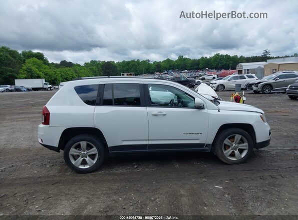 1C4NJCEAXGD599806 2016 JEEP COMPASS White Вид задньої частини салону