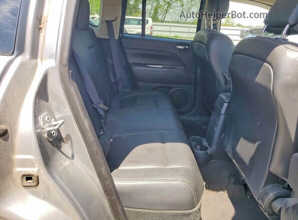 1C4NJCEAXHD125940 2017 JEEP COMPASS Silver Vista interior trasera
