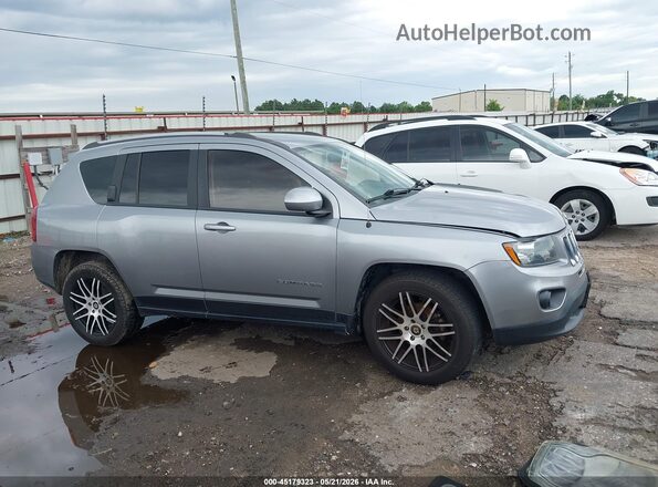1C4NJCEB3HD160196 2017 JEEP COMPASS Silver Rear interior view