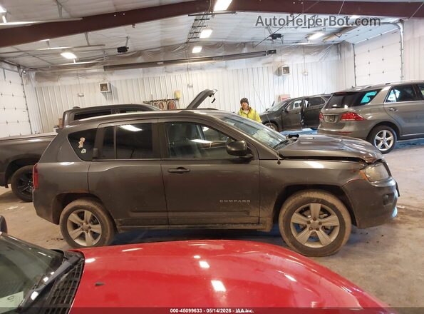 1C4NJDBB7GD520465 2016 JEEP COMPASS Gray Вид задньої частини салону