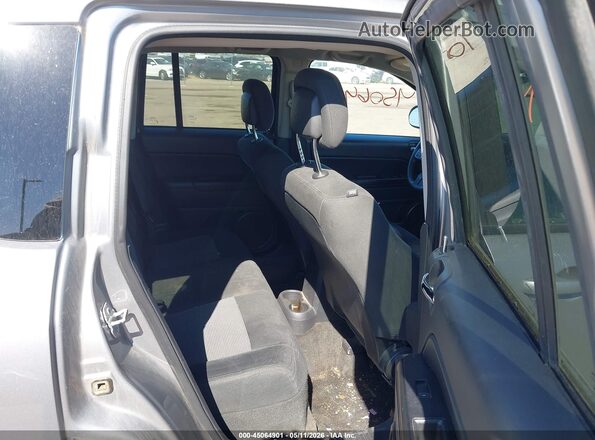 1C4NJDBB8GD653400 2016 JEEP COMPASS Silver 